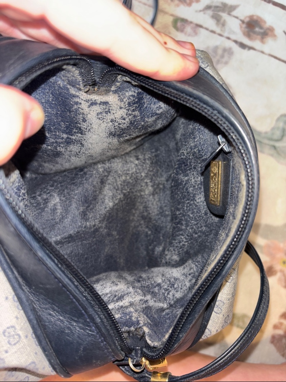 GUCCI GG Supreme Barrel Navy Shoulder/Cross Body Bag - Picture 7 of 7